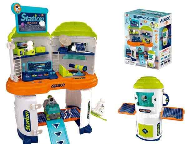 Space Station Playset with Astronaut Figure
