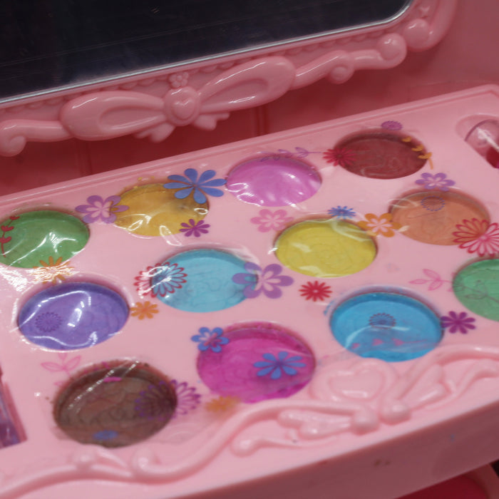 Beautiful Dreamy Fashion Makeup Kit For Girls