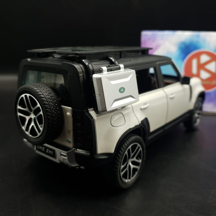 Diecast Land Rover Defender with Light and Sound 1:24 Scale