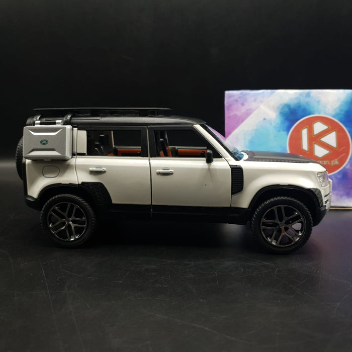Diecast Land Rover Defender with Light and Sound 1:24 Scale