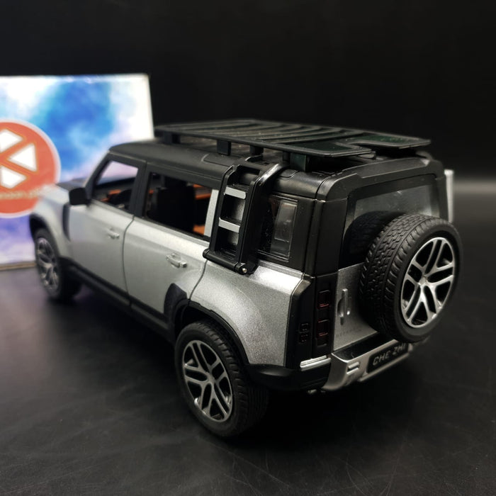 Diecast Land Rover Defender with Light and Sound 1:24 Scale