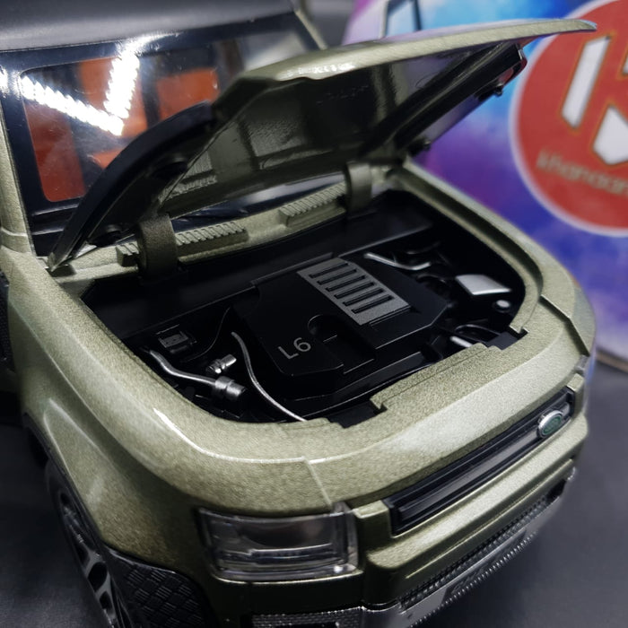 Diecast Land Rover Defender with Light and Sound 1:24 Scale
