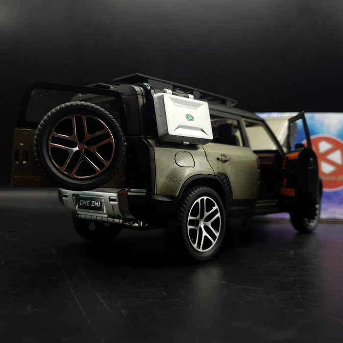 Diecast Land Rover Defender with Light and Sound 1:24 Scale