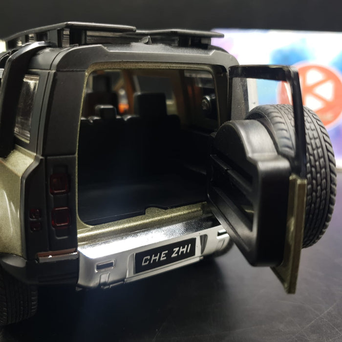 Diecast Land Rover Defender with Light and Sound 1:24 Scale
